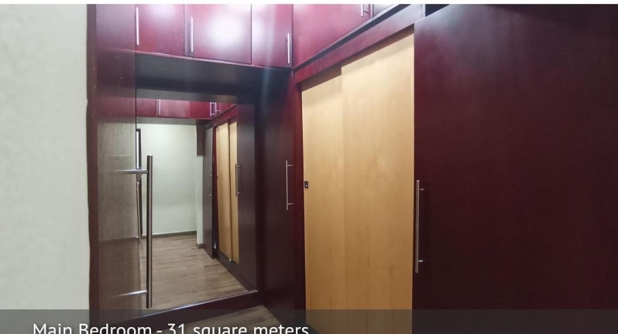 5 Bedroom Property for Sale in Blue Valley Golf Estate Gauteng