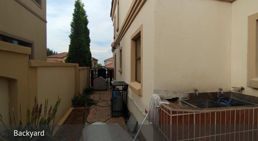 5 Bedroom Property for Sale in Blue Valley Golf Estate Gauteng