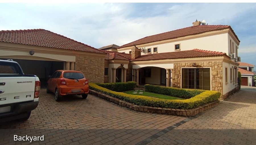 5 Bedroom Property for Sale in Blue Valley Golf Estate Gauteng