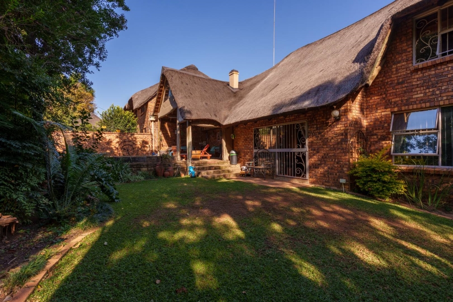 5 Bedroom Property for Sale in Faerie Glen Gauteng