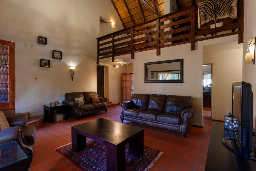 5 Bedroom Property for Sale in Faerie Glen Gauteng