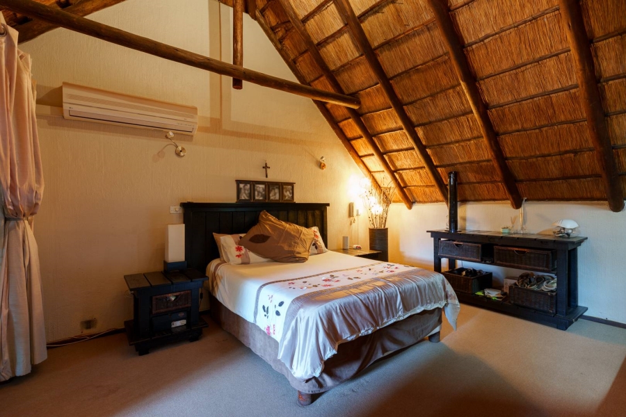 5 Bedroom Property for Sale in Faerie Glen Gauteng