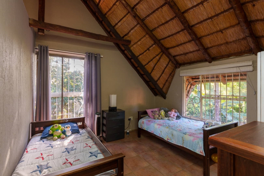 5 Bedroom Property for Sale in Faerie Glen Gauteng
