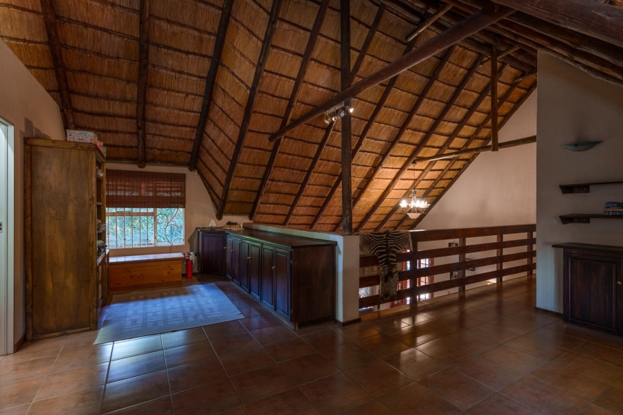 5 Bedroom Property for Sale in Faerie Glen Gauteng