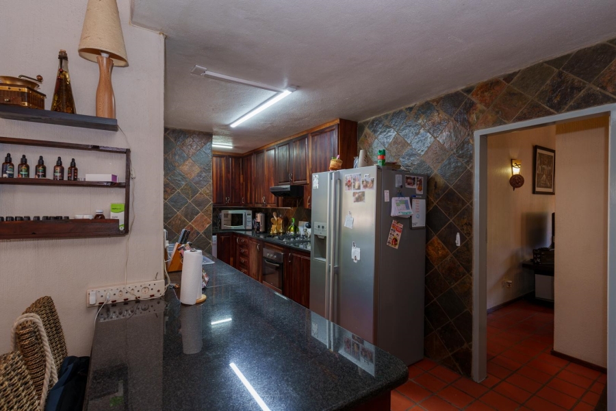 5 Bedroom Property for Sale in Faerie Glen Gauteng