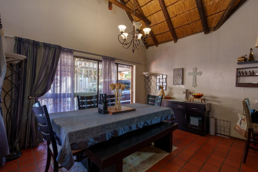 5 Bedroom Property for Sale in Faerie Glen Gauteng