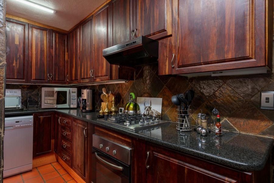 5 Bedroom Property for Sale in Faerie Glen Gauteng