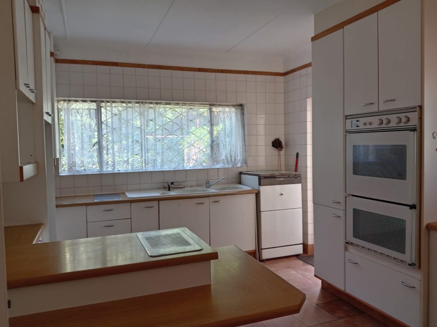 To Let 4 Bedroom Property for Rent in Lombardy East Gauteng