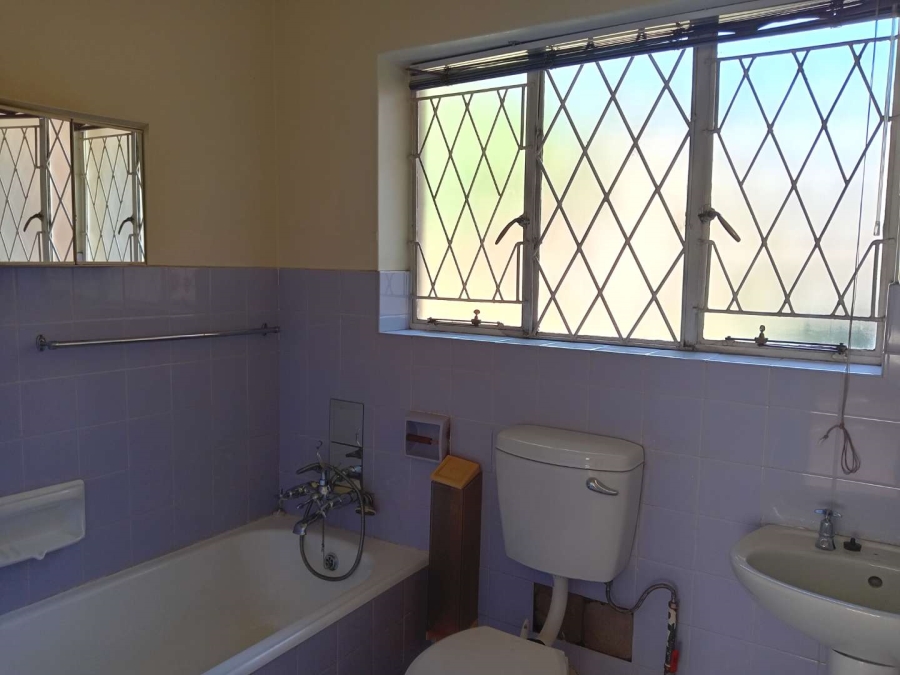 To Let 4 Bedroom Property for Rent in Lombardy East Gauteng