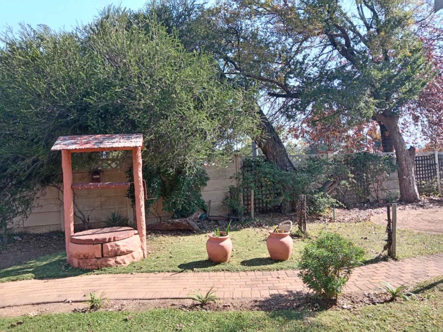 To Let 4 Bedroom Property for Rent in Lombardy East Gauteng