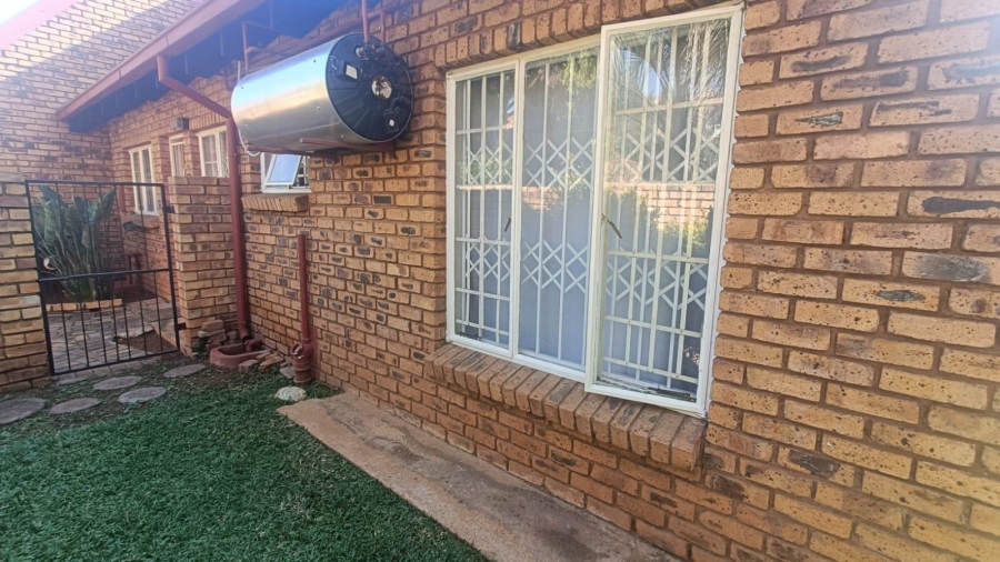 2 Bedroom Property for Sale in Zwartkop Gauteng