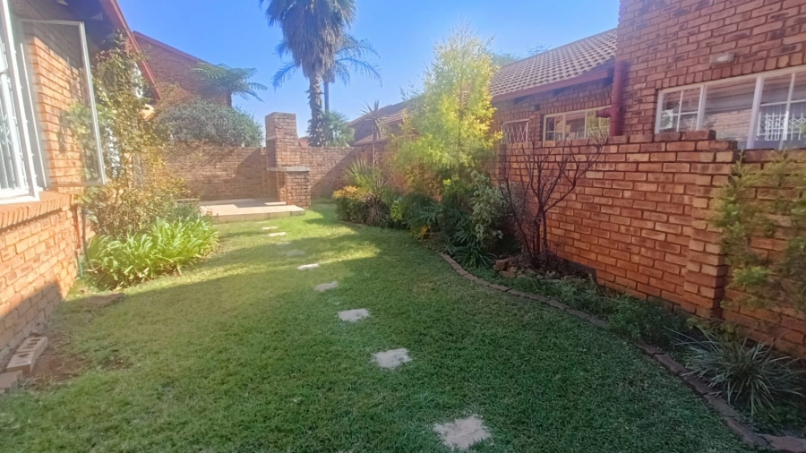 2 Bedroom Property for Sale in Zwartkop Gauteng