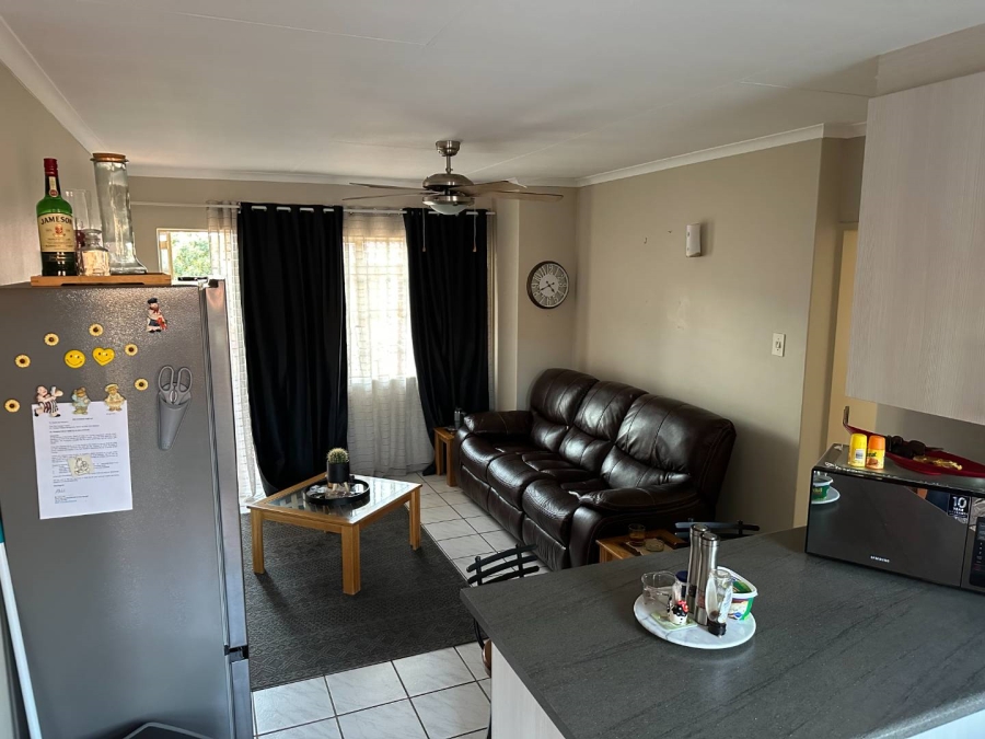 To Let 1 Bedroom Property for Rent in Die Hoewes Gauteng