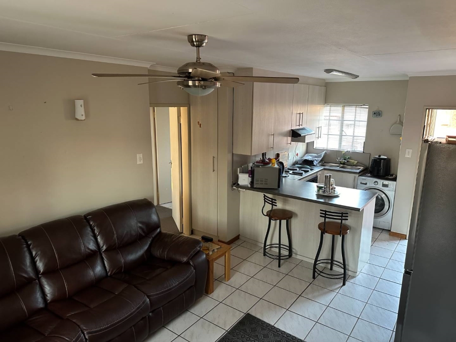 To Let 1 Bedroom Property for Rent in Die Hoewes Gauteng