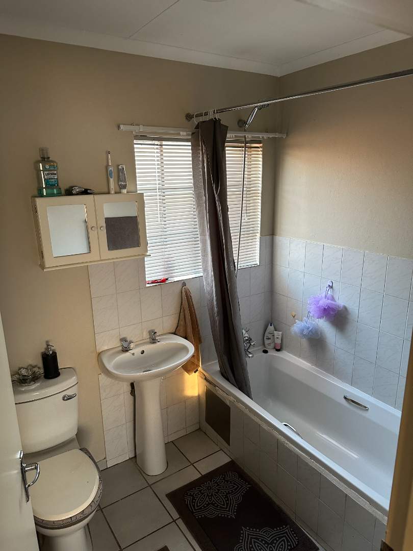 To Let 1 Bedroom Property for Rent in Die Hoewes Gauteng