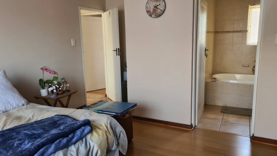 2 Bedroom Property for Sale in Faerie Glen Gauteng