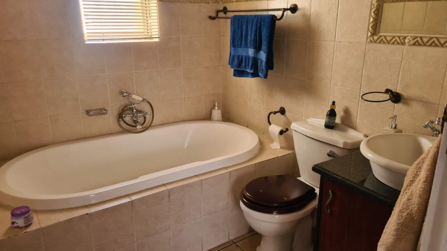 2 Bedroom Property for Sale in Faerie Glen Gauteng