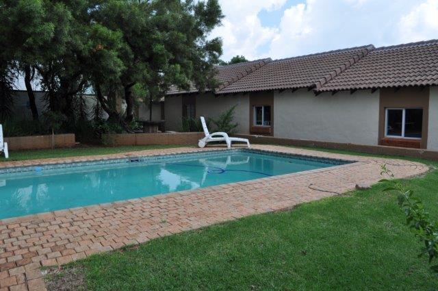2 Bedroom Property for Sale in Faerie Glen Gauteng