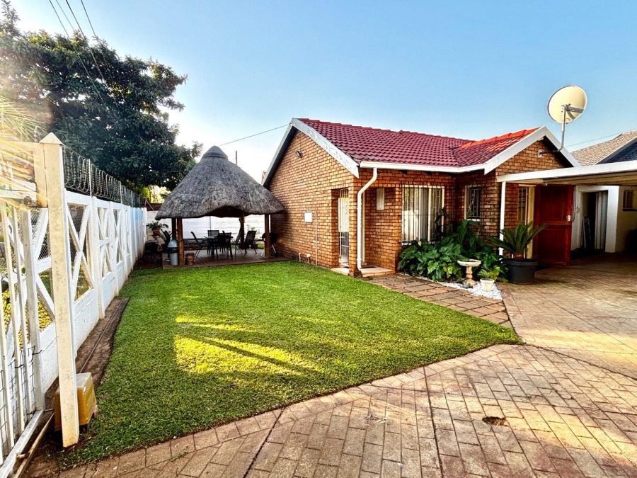 2 Bedroom Property for Sale in Zwartkop Gauteng