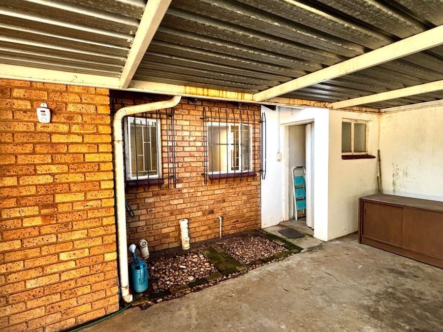 2 Bedroom Property for Sale in Zwartkop Gauteng