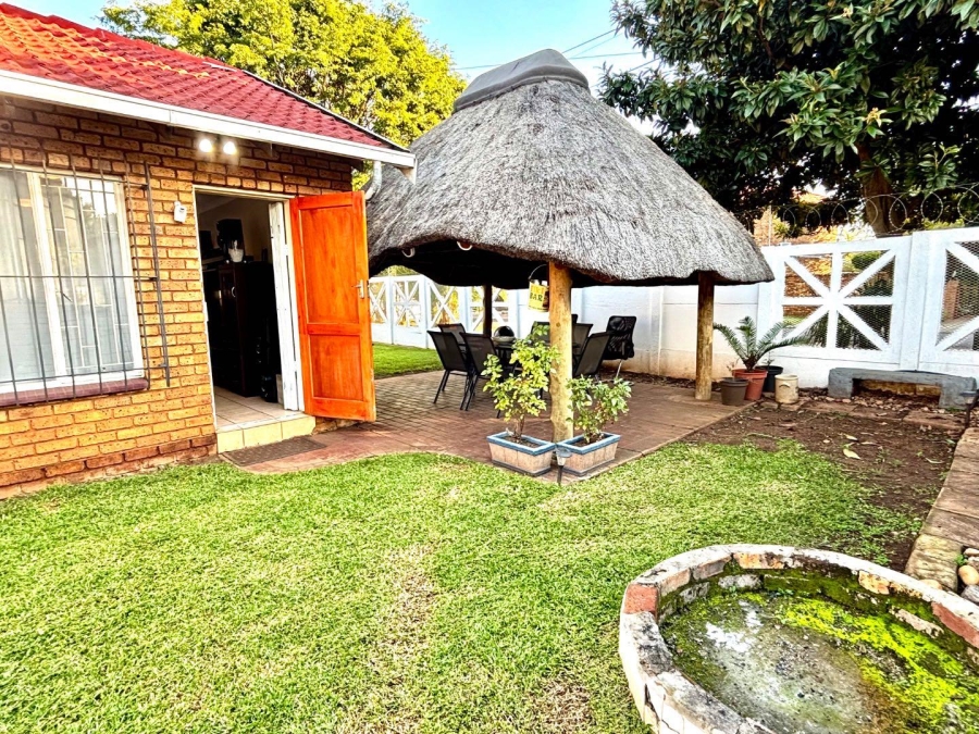 2 Bedroom Property for Sale in Zwartkop Gauteng