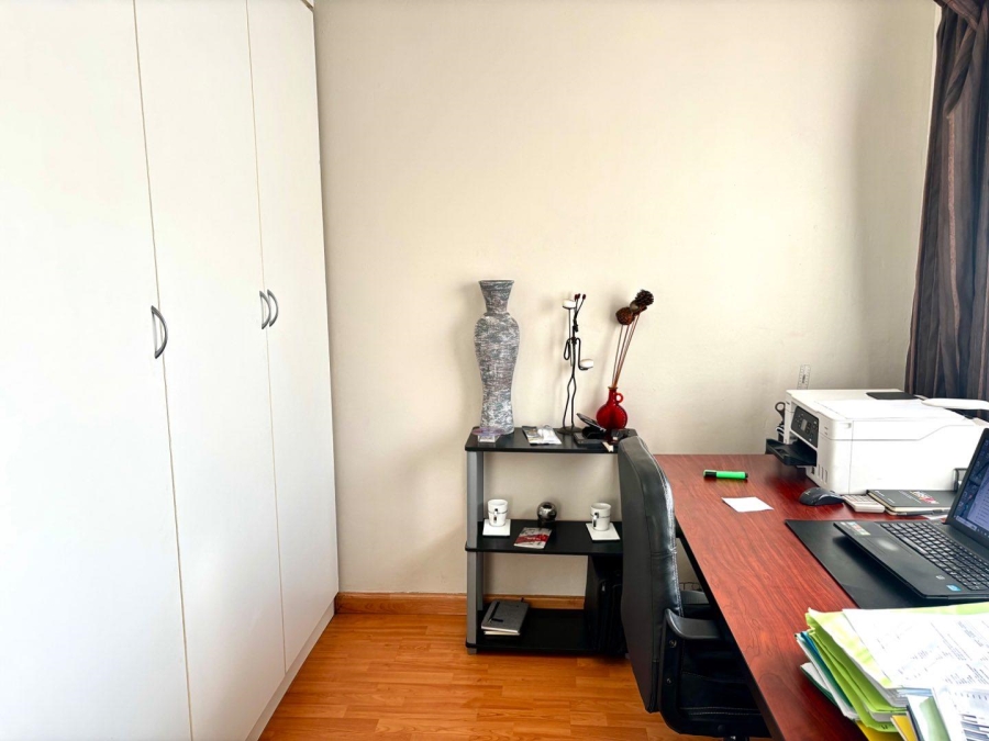 2 Bedroom Property for Sale in Zwartkop Gauteng