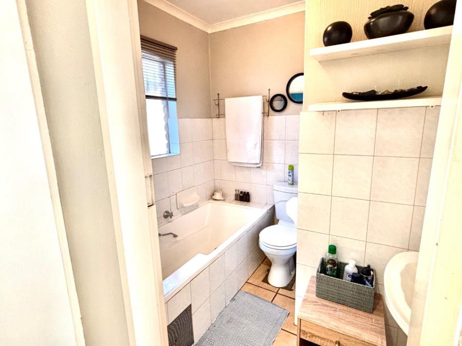 2 Bedroom Property for Sale in Zwartkop Gauteng