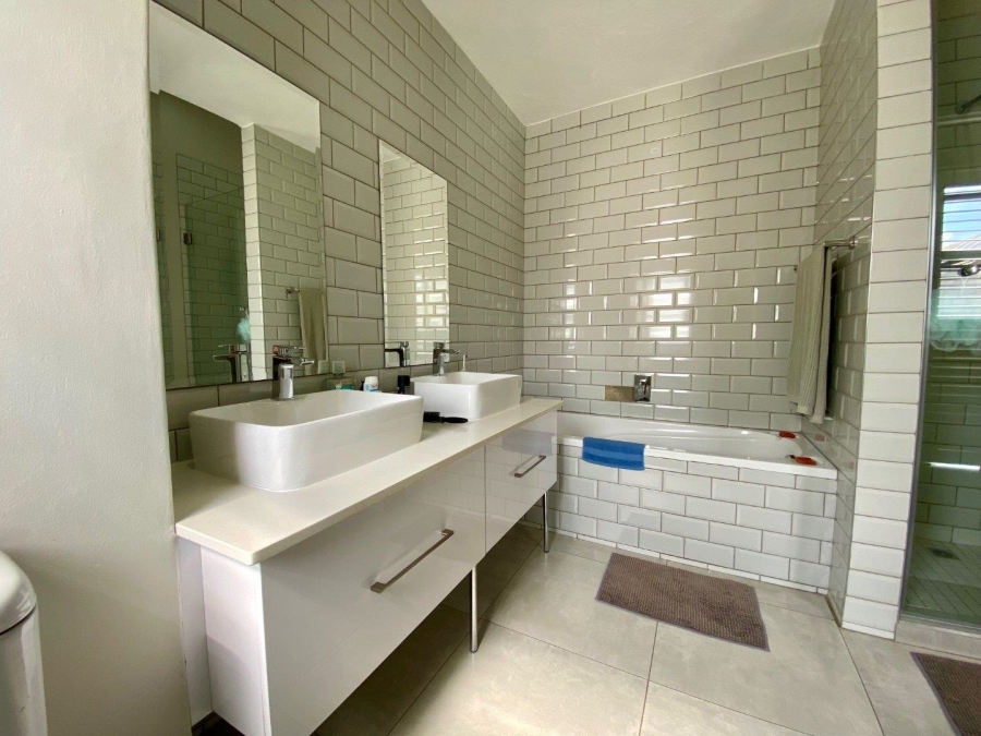 2 Bedroom Property for Sale in Brooklyn Gauteng