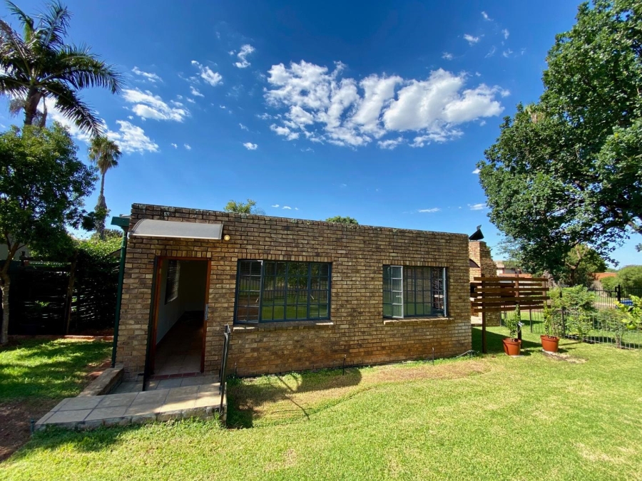 To Let 1 Bedroom Property for Rent in Die Wilgers Gauteng