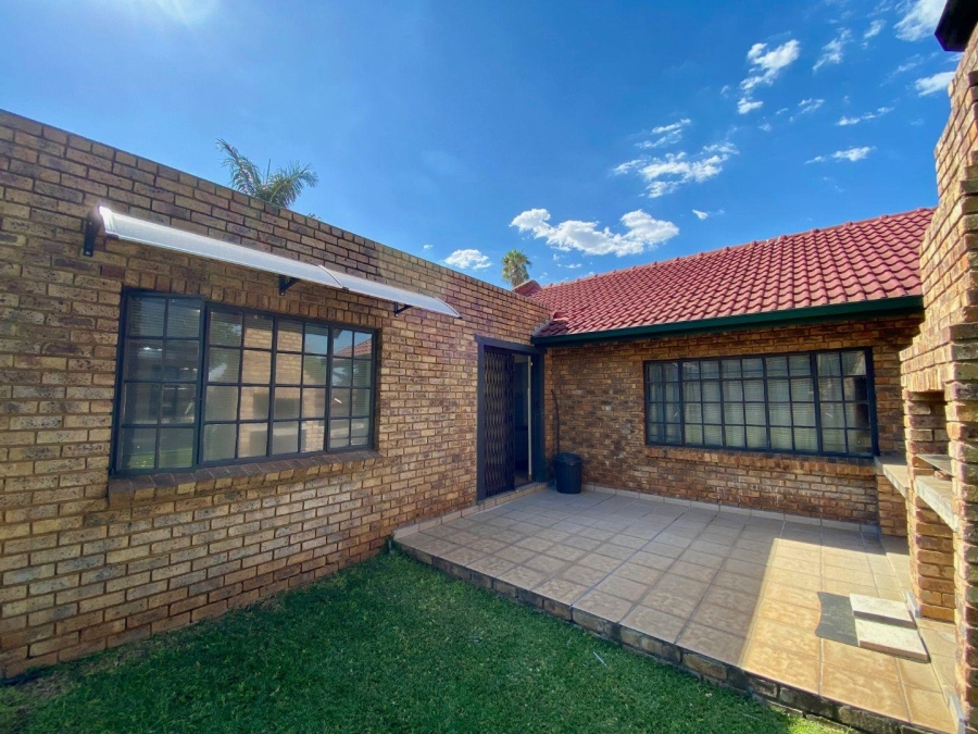 To Let 1 Bedroom Property for Rent in Die Wilgers Gauteng