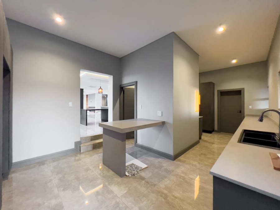 5 Bedroom Property for Sale in Midstream Estate Gauteng