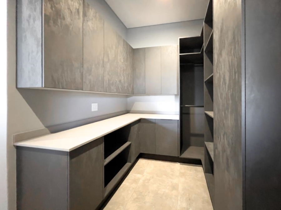 5 Bedroom Property for Sale in Midstream Estate Gauteng