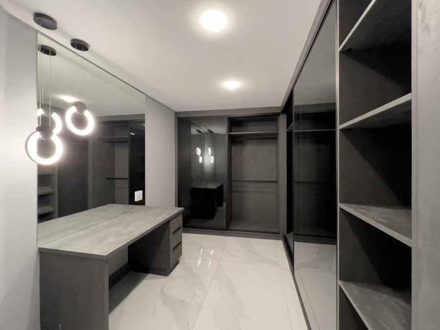 5 Bedroom Property for Sale in Midstream Estate Gauteng