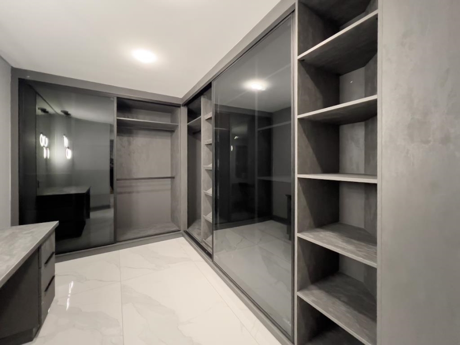 5 Bedroom Property for Sale in Midstream Estate Gauteng