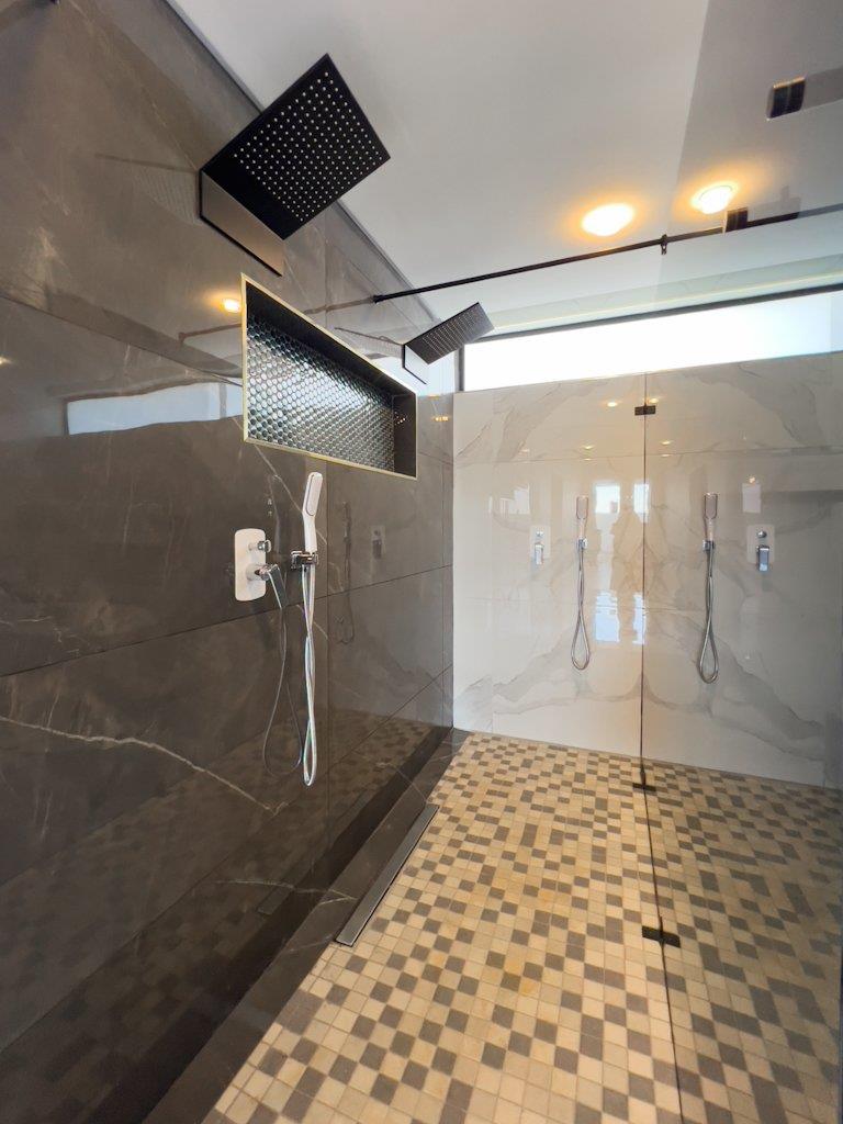 5 Bedroom Property for Sale in Midstream Estate Gauteng