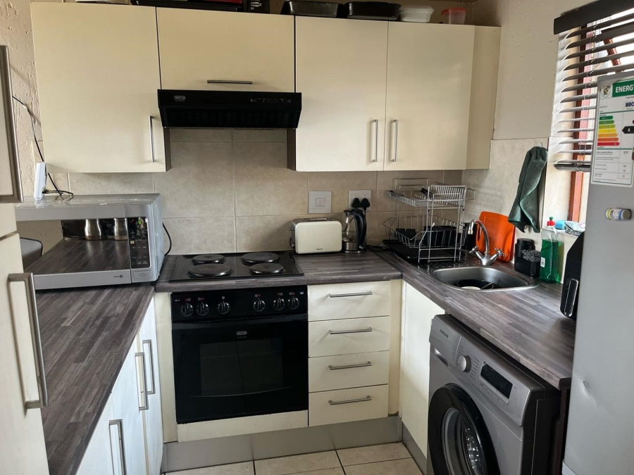 To Let 1 Bedroom Property for Rent in Lonehill Gauteng