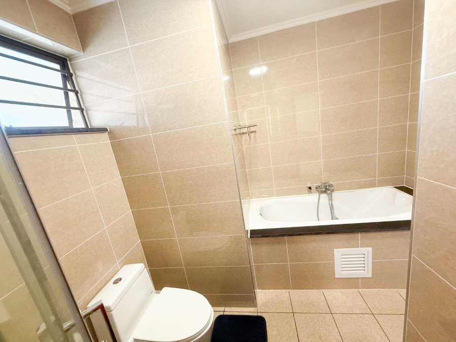 1 Bedroom Property for Sale in Blue Hills Gauteng