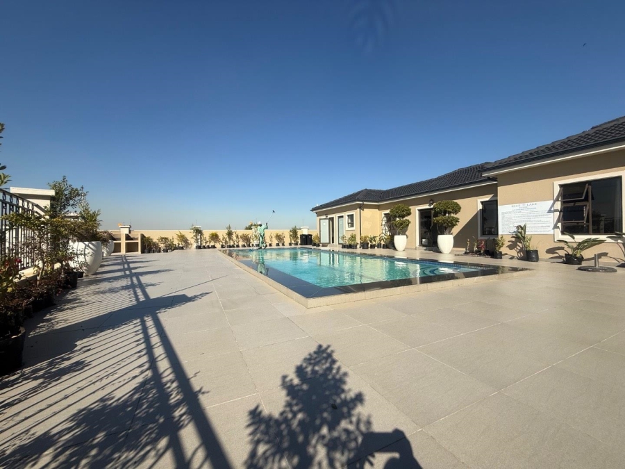 1 Bedroom Property for Sale in Blue Hills Gauteng