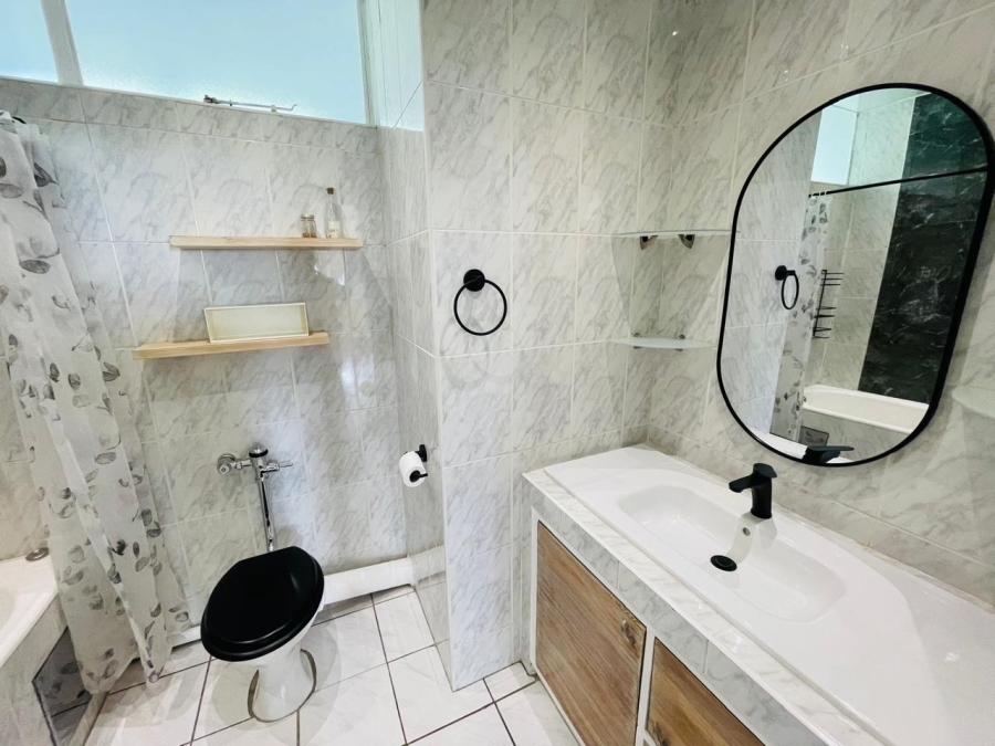 To Let 1 Bedroom Property for Rent in Benmore Gardens Gauteng