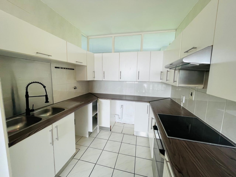 To Let 1 Bedroom Property for Rent in Benmore Gardens Gauteng