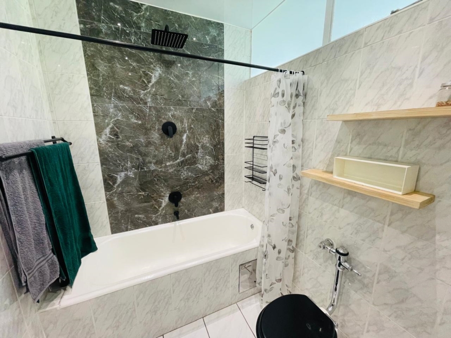 To Let 1 Bedroom Property for Rent in Benmore Gardens Gauteng
