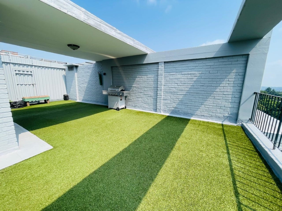 To Let 1 Bedroom Property for Rent in Benmore Gardens Gauteng