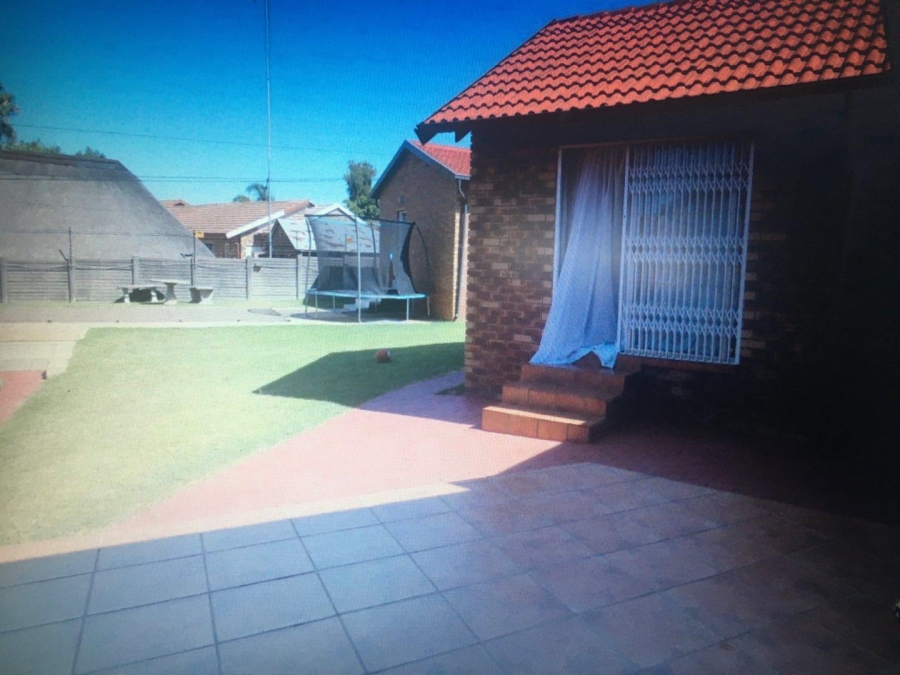 4 Bedroom Property for Sale in The Reeds Gauteng