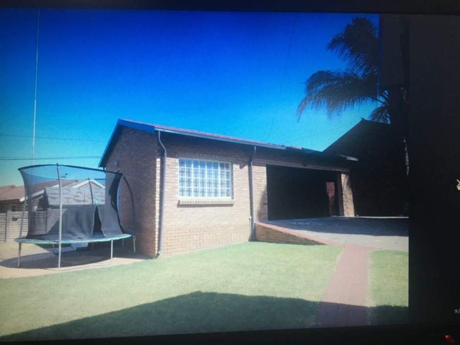 4 Bedroom Property for Sale in The Reeds Gauteng