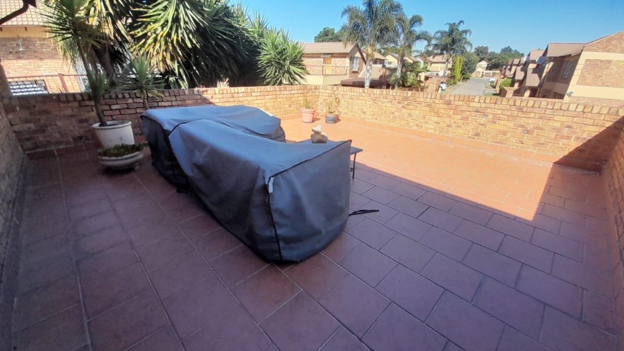 4 Bedroom Property for Sale in Glen Marais Gauteng