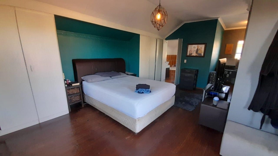 4 Bedroom Property for Sale in Glen Marais Gauteng