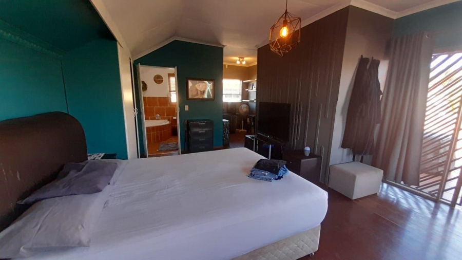 4 Bedroom Property for Sale in Glen Marais Gauteng