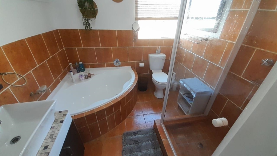 4 Bedroom Property for Sale in Glen Marais Gauteng