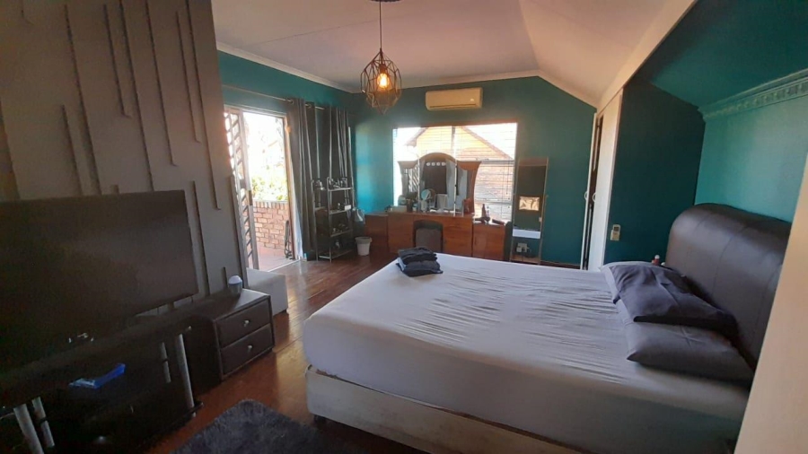 4 Bedroom Property for Sale in Glen Marais Gauteng