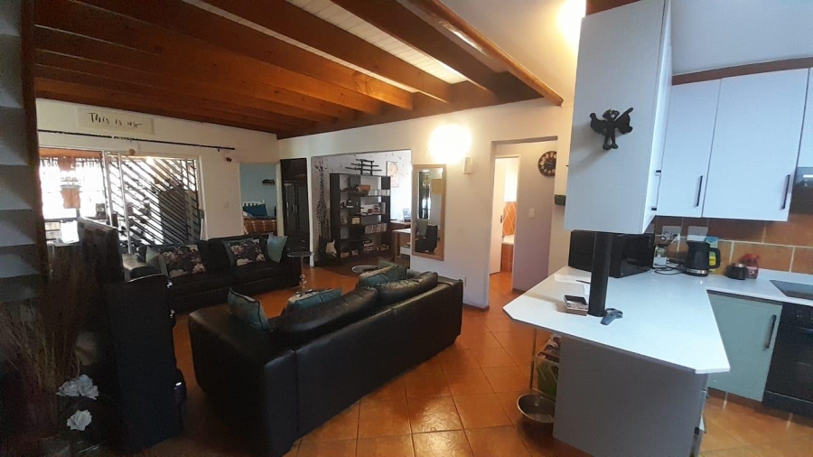 4 Bedroom Property for Sale in Glen Marais Gauteng